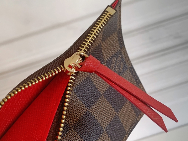 LVコピーウォレット着用イメージ